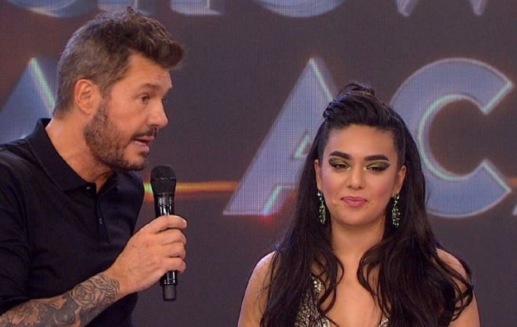 Ángel de Brito dio a conocer la noticia a través de las redes sociales. Ángela Leiva aún no reveló los motivos por los que se bajó del certamen de baile.