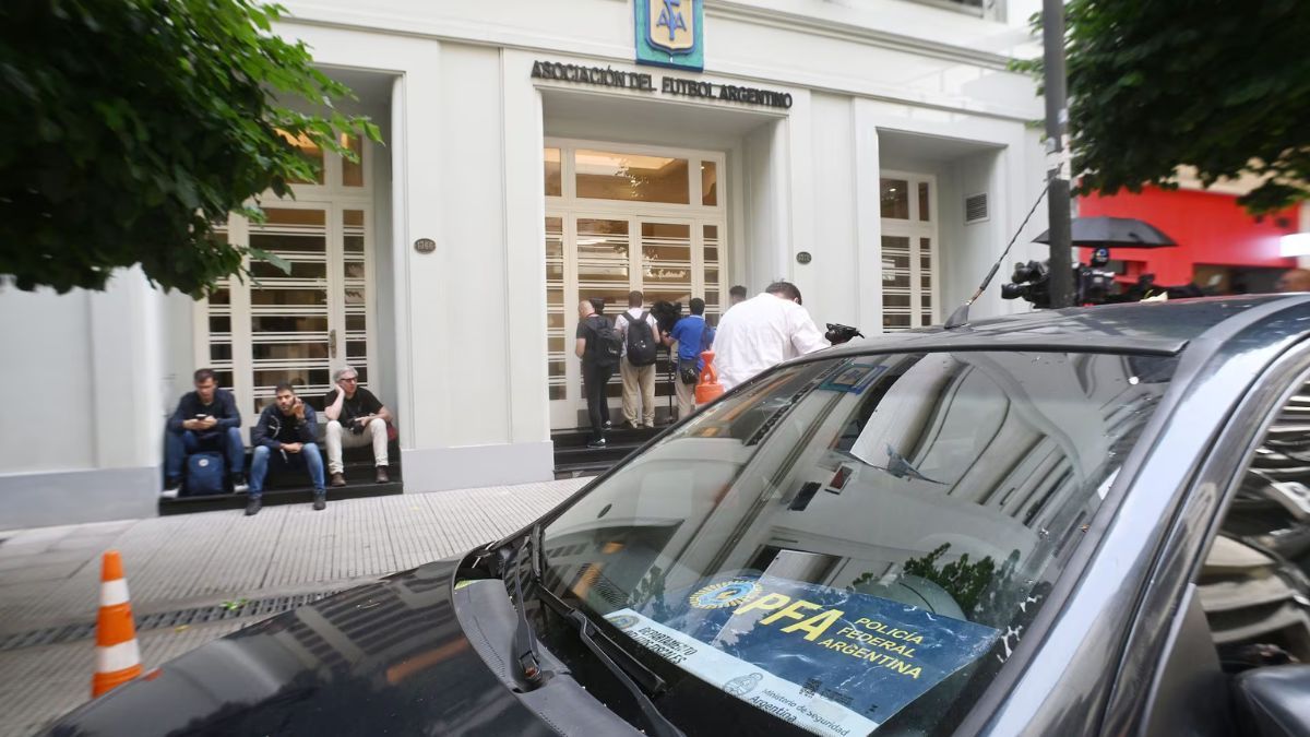 Durante allanamientos realizados este martes en la sede de la Asociación del Fútbol Argentino (AFA)
