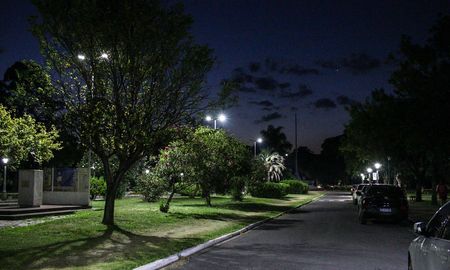 El Parque Garay es una de las zonas prioritarias en las que trabajó la empresa a cargo del mantenimiento y la reparación del alumbrado público. El Parque Garay es una de las zonas prioritarias en las que trabajó la empresa a cargo del mantenimiento y la reparación del alumbrado público.