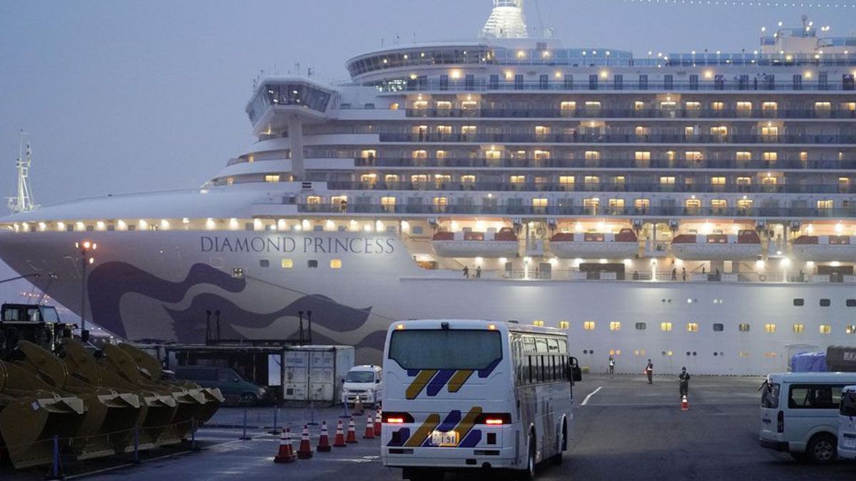 Estados Unidos repatrió a sus ciudadanos del crucero en cuarentena en Japón