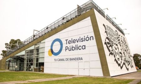 Los interventores podrán designar y remover a funcionarios y personal de cada una de las sociedades con el fin de tornar sustentables dichas empresas. Los interventores podrán designar y remover a funcionarios y personal de cada una de las sociedades con el fin de tornar sustentables dichas empresas.