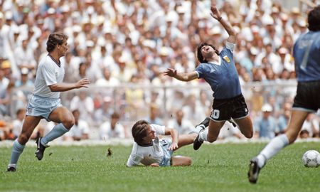 A 35 años de la obra maestra de Diego Maradona ante Inglaterra en el Mundial de 1986, Terry Fenwick, defensor inglés, recordó lo que fue aquella fatídica tarde para su seleccionado y su carrera. A 35 años de la obra maestra de Diego Maradona ante Inglaterra en el Mundial de 1986, Terry Fenwick, defensor inglés, recordó lo que fue aquella fatídica tarde para su seleccionado y su carrera.