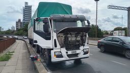Un camión se averió y estuvo detenido en la entrada al puente Gobernador Oroño, en la mano que va hacia la Ruta Nacional 168.