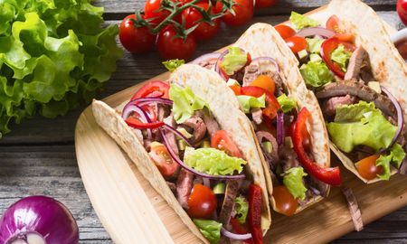 La receta de tacos caseros de Jimena Monteverde es ideal para una comida informal, rendidora y llena de sabor. Además, permite variar los ingredientes y adaptar el relleno con pollo, verduras o distintas salsas caseras. La receta de tacos caseros de Jimena Monteverde es ideal para una comida informal, rendidora y llena de sabor. Además, permite variar los ingredientes y adaptar el relleno con pollo, verduras o distintas salsas caseras.