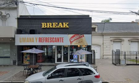 Un asaltante rompió la tranquilidad de la madrugada en un drugstore de Santa Fe, ubicado en bulevar Gálvez entre Rivadavia y San Luis. Un asaltante rompió la tranquilidad de la madrugada en un drugstore de Santa Fe, ubicado en bulevar Gálvez entre Rivadavia y San Luis.