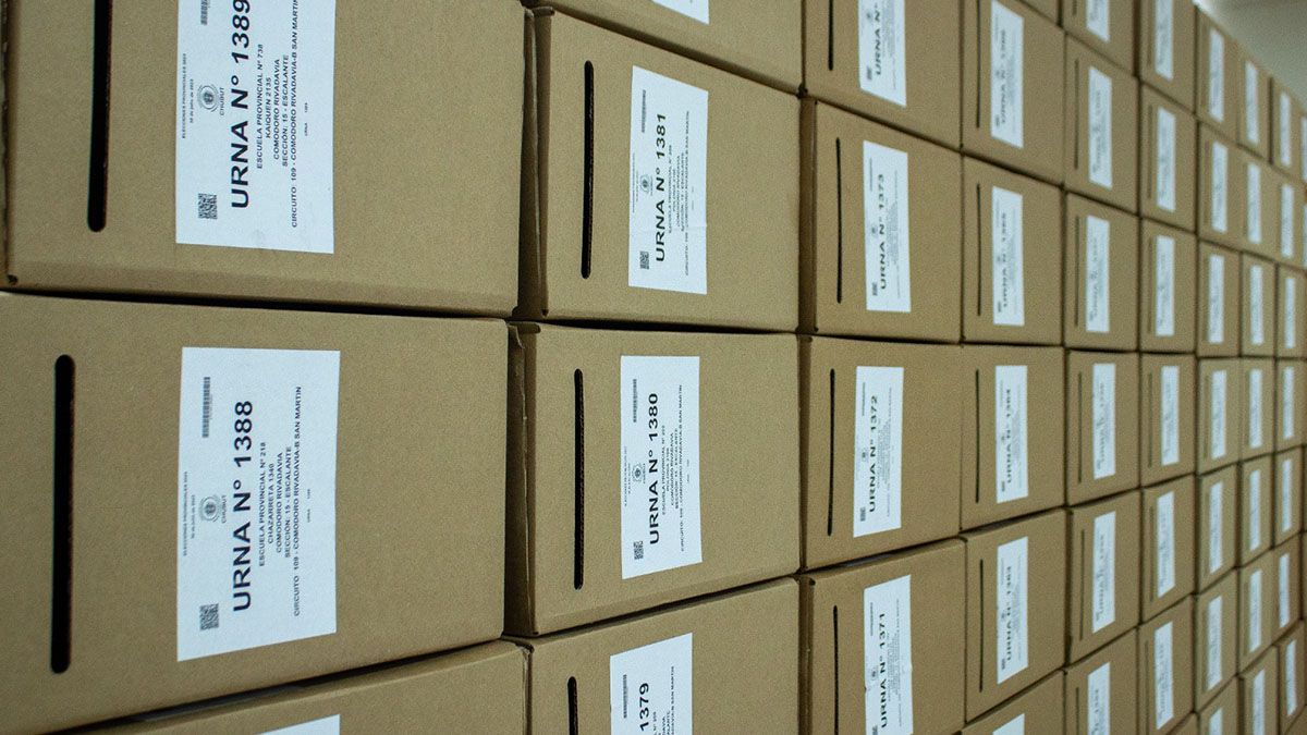 En estos comicios, que serán los últimos antes de las Paso nacionales del 13 de agosto, se elegirán también diputados provinciales, intendente y concejales. En estos comicios, que serán los últimos antes de las Paso nacionales del 13 de agosto, se elegirán también diputados provinciales, intendente y concejales. 