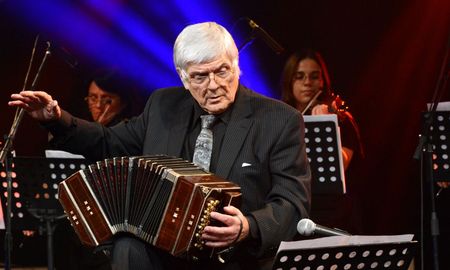 Figura clave del tango y la música ciudadana. Figura clave del tango y la música ciudadana.