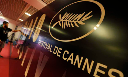 En el listado principal y en las secciones paralelas, que pueden consultarse en www.festival-cannes.com, no habrá este año títulos de Netflix y otras plataformas de streaming, en la ya habitual férrea defensa que Cannes hace de la exhibición de cine en salas. En el listado principal y en las secciones paralelas, que pueden consultarse en www.festival-cannes.com, no habrá este año títulos de Netflix y otras plataformas de streaming, en la ya habitual férrea defensa que Cannes hace de la exhibición de cine en salas.