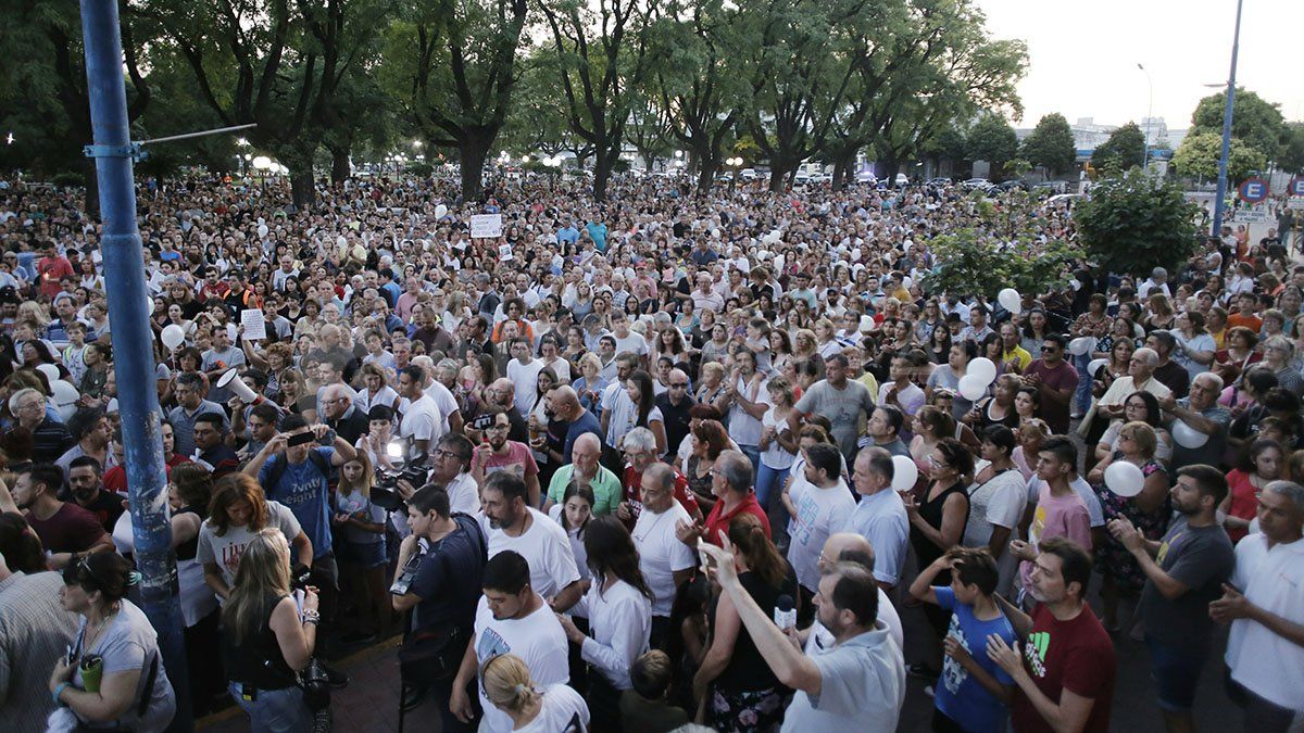 Miles de vecinos de Rafaela se movilizaron contra la inseguridad y pidieron justicia por la muerte de Gonzalo Glaria.