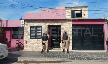 Una de las viviendas allanadas por la venta de droga en Las Parejas. Una de las viviendas allanadas por la venta de droga en Las Parejas.