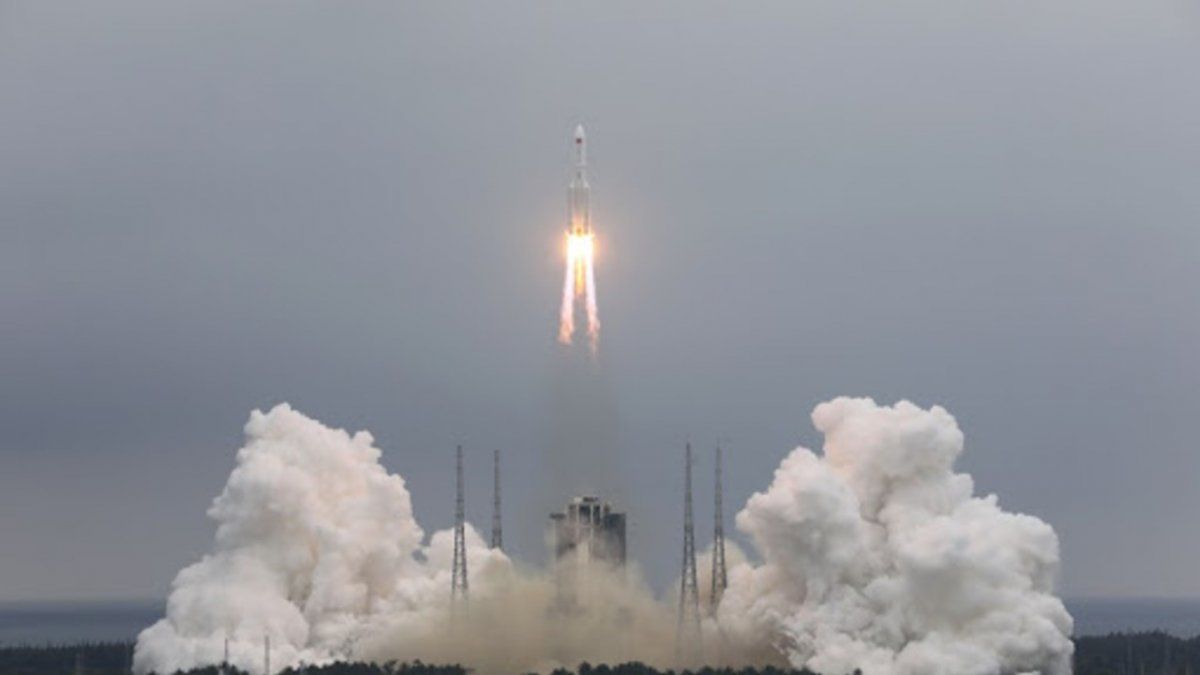 El cohete chino lanzó el primer módulo de la estación espacial de ese país y hoy está fuera de control.