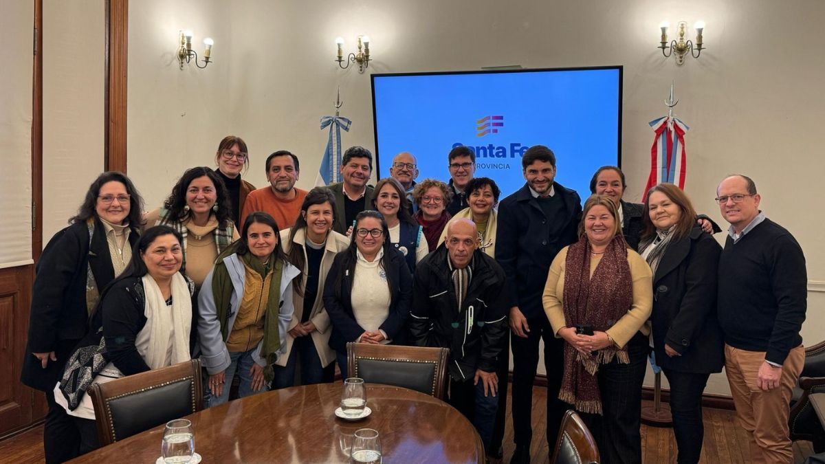 El gobernador, Maximiliano Pullaro, y el ministro de Educación, José Goity, dialogaron sobre los desafíos que se vienen para las escuelas en la provincia de Santa Fe. El gobernador, Maximiliano Pullaro, y el ministro de Educación, José Goity, dialogaron sobre los desafíos que se vienen para las escuelas en la provincia de Santa Fe.