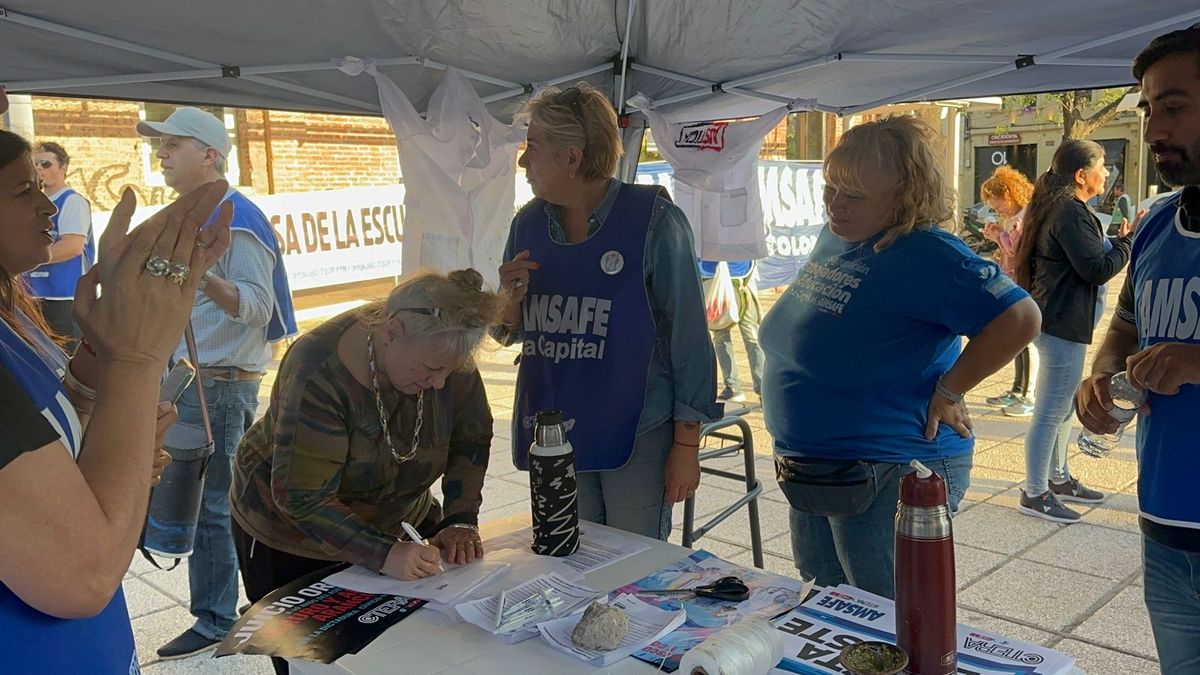 Los reclamos del sector docente están relacionados con aumentos salariales, contra el ajuste en educación y el presentismo. Los reclamos del sector docente están relacionados con aumentos salariales, contra el ajuste en educación y el presentismo.