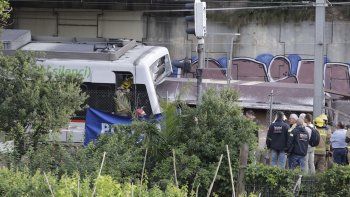 España: una persona falleció y más de 80 resultaron heridas en un accidente de trenes