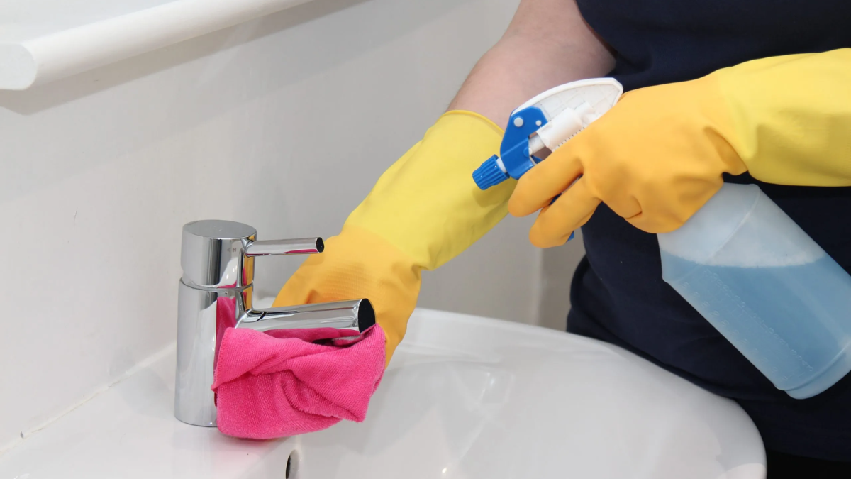 El truco para limpiar la grifería.