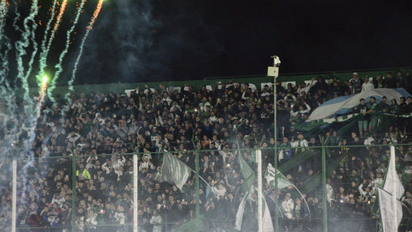 Violencia sin fin: barras de Sarmiento golpearon a infiltrados de Boca en Junín