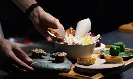 Cuánto sale comer en Aramburu, el único restaurante de la Argentina con dos estrellas Michelin. Cuánto sale comer en Aramburu, el único restaurante de la Argentina con dos estrellas Michelin.