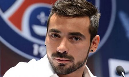 Un nuevo escándalo sacude la vida del Pocho Lavezzi. Un nuevo escándalo sacude la vida del Pocho Lavezzi.