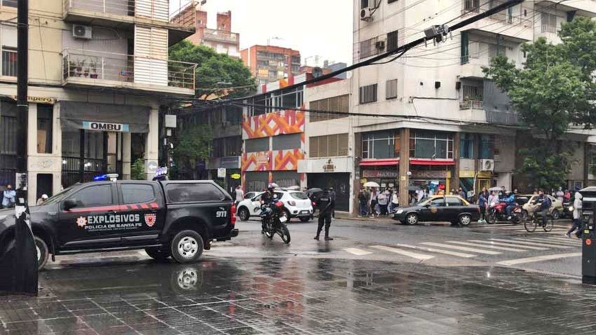 Rosario se vio conmocionada este lunes por un llamado telefónico alertando sobre la presencia de una supuesta bomba en el edificio del Cemar.