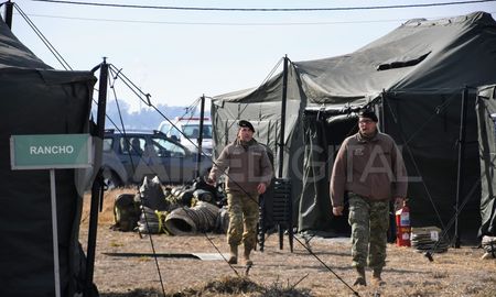 El Comando Operacional de las Fuerzas Armadas reactivó este martes el despliegue del Comando Conjunto de Zona de Emergencia de Santa Fe, Entre Ríos y Norte de Buenos Aires. El Comando Operacional de las Fuerzas Armadas reactivó este martes el despliegue del Comando Conjunto de Zona de Emergencia de Santa Fe, Entre Ríos y Norte de Buenos Aires.