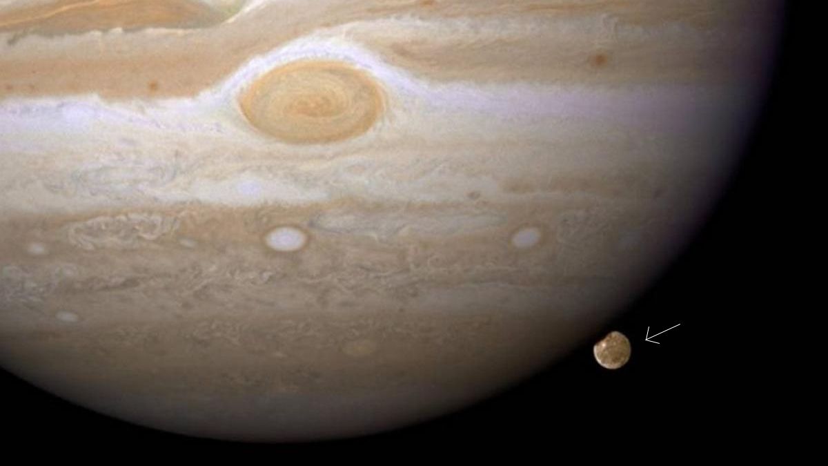 Júpiter y una de sus cuatro lunas galileanas.