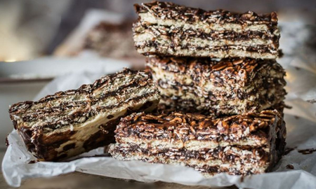 Turron de avena instantánea para disfrutar un postre casero y saludable. Turron de avena instantánea para disfrutar un postre casero y saludable.