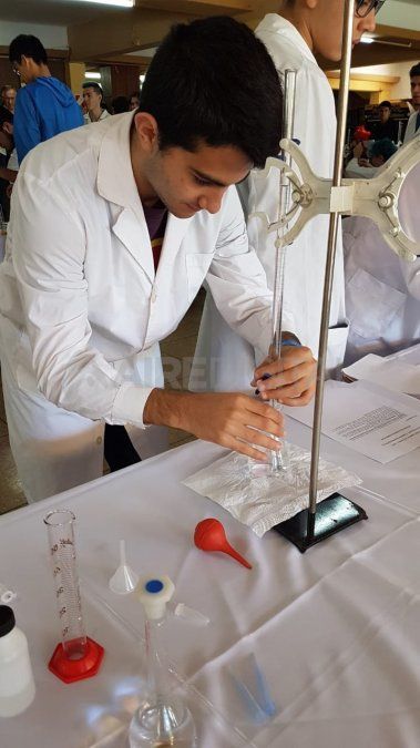 En el 2021 el joven santafesinos culminó sus estudios secundarios en el Colegio Lourdes.