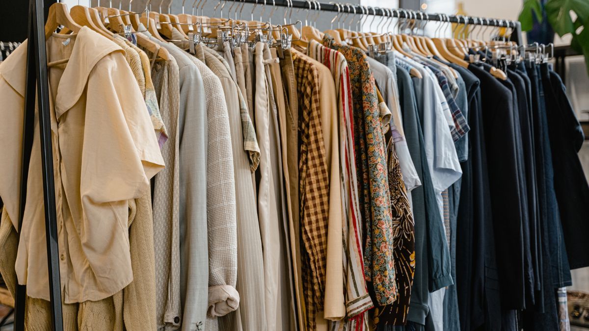 Destinarlo en ropa de calidad puede ser una inversión en tu imagen y estilo.