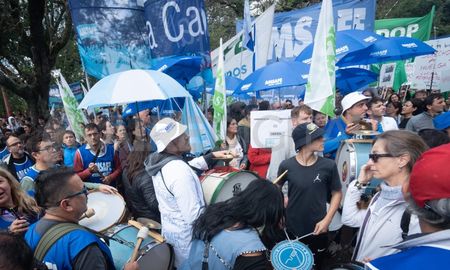 Amsafé realizará la presentación colectiva con los reclamos de toda la provincia este viernes en la sede del Ministerio de Trabajo. Amsafé realizará la presentación colectiva con los reclamos de toda la provincia este viernes en la sede del Ministerio de Trabajo.