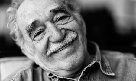 Gabriel García Márquez se crió con sus abuelos, quienes lo influenciaron para que años después creara Cien años de soledad. Gabriel García Márquez se crió con sus abuelos, quienes lo influenciaron para que años después creara Cien años de soledad.