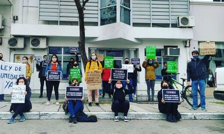 Los manifestantes marcharon hasta la sede en Reconquista del Ministerio de Producción, Ciencia y Tecnología de la provincia de Santa Fe. Los manifestantes marcharon hasta la sede en Reconquista del Ministerio de Producción, Ciencia y Tecnología de la provincia de Santa Fe.