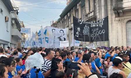 En la capital de la provincia de Santa Fe, la concentración se produjo en Monseñor Zaspe y 9 de Julio, donde está ubicado el juzgado federal. En la capital de la provincia de Santa Fe, la concentración se produjo en Monseñor Zaspe y 9 de Julio, donde está ubicado el juzgado federal.
