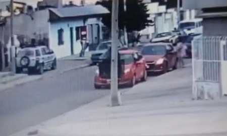 Impactante video: una mujer atropelló a una nena de 4 años y huyó Impactante video: una mujer atropelló a una nena de 4 años y huyó