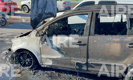 El auto quedó totalmente destruido. El auto quedó totalmente destruido.