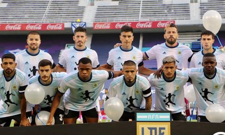 Gimnasia y Esgrima (LP) juega este sábado ante Colón por la Copa Diego Maradona con una variante obligada por la expulsión de Paradela. Gimnasia y Esgrima (LP) juega este sábado ante Colón por la Copa Diego Maradona con una variante obligada por la expulsión de Paradela.