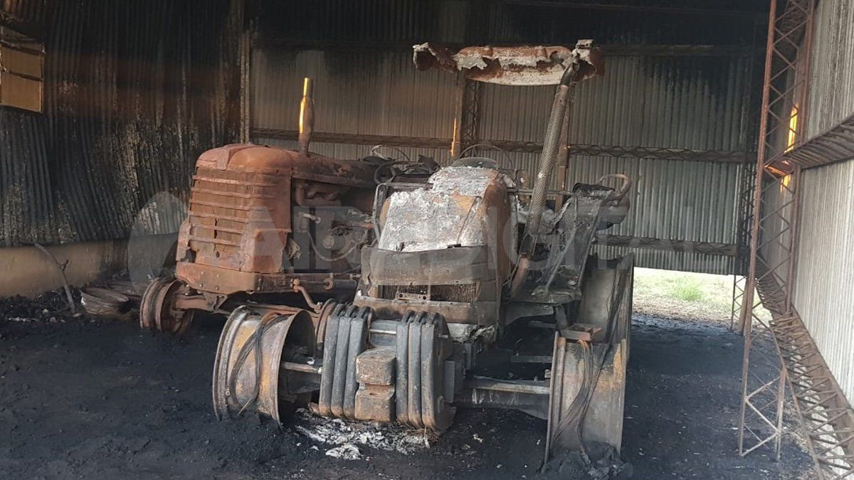 Se estima que el valor de los tractores destruidos por el fuego ronda entre los 6 y los 10 millones de pesos