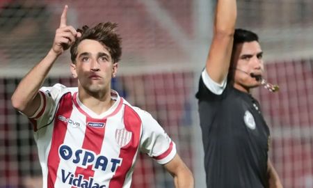 Tomás Fagioli firmó su primer contrato profesional con Unión. Tomás Fagioli firmó su primer contrato profesional con Unión.