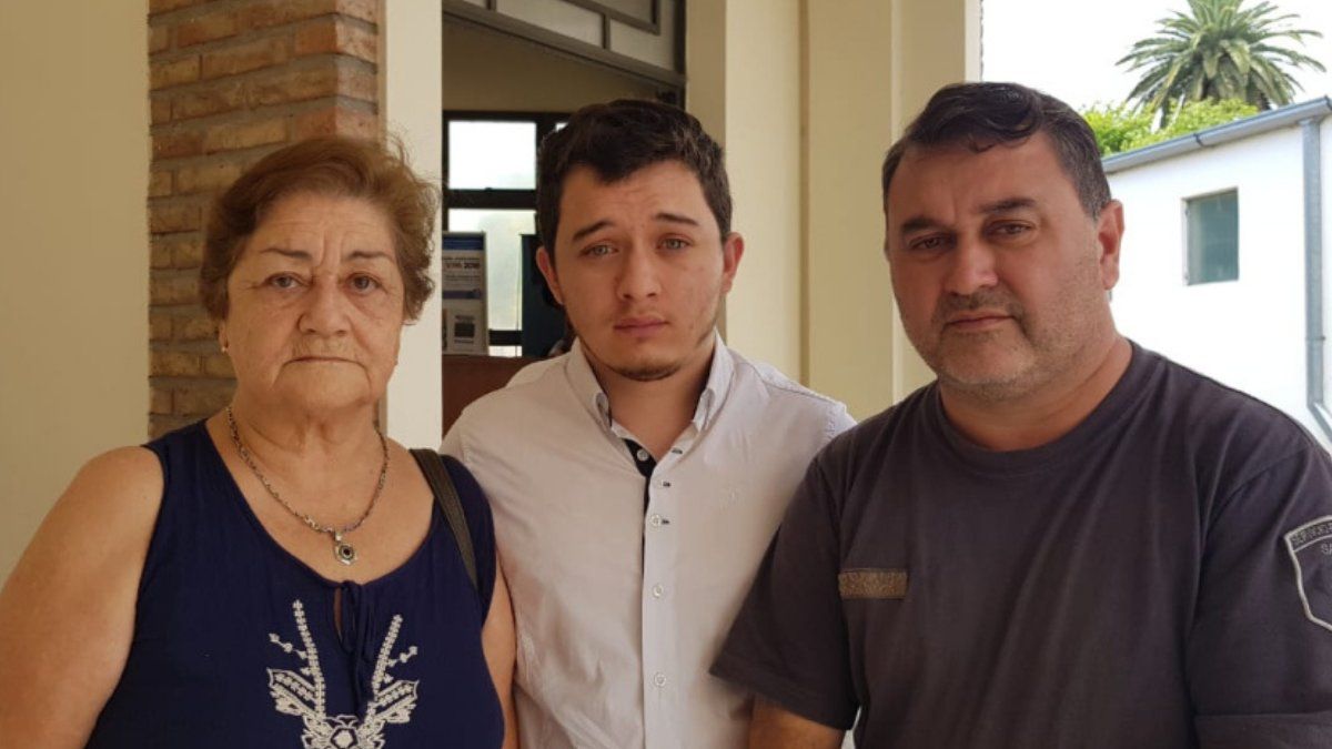 La madre, el hermano y el sobrino de Raúl Seco Encina, durante el juicio que condenó a Tregmaghi por el crimen.