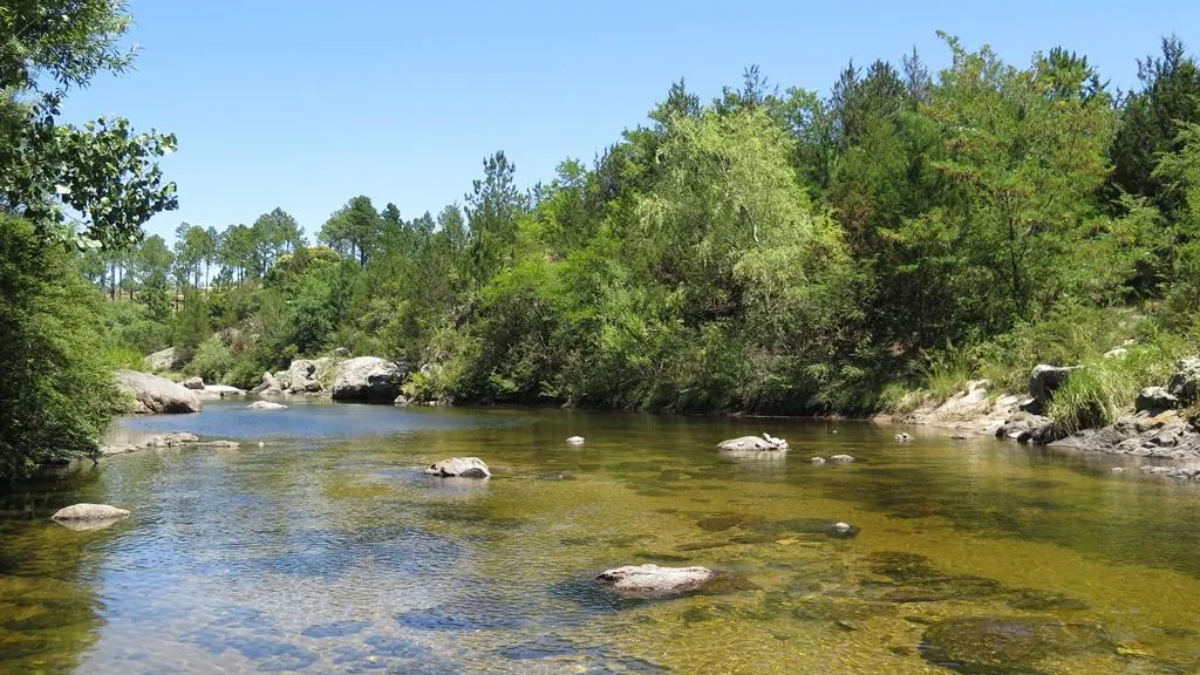Escapada a Capilla Vieja, un pequeño pueblo de Córdoba a orillas de un arroyo. Escapada a Capilla Vieja, un pequeño pueblo de Córdoba a orillas de un arroyo.