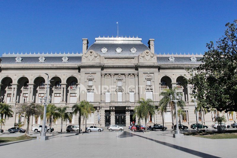 Perotti decretó receso administrativo provincial durante todo enero