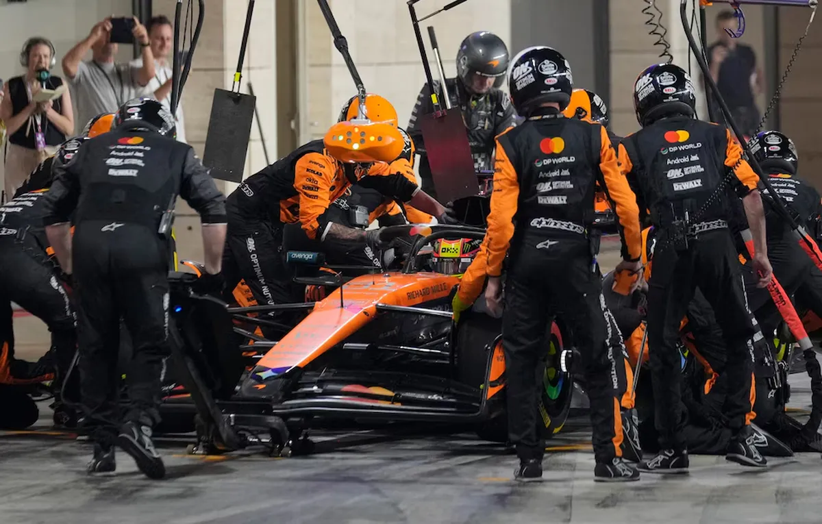 Oscar Piastri terminó en el segundo lugar, mientras que Lando Norris quedó cuarto. Oscar Piastri terminó en el segundo lugar, mientras que Lando Norris quedó cuarto.