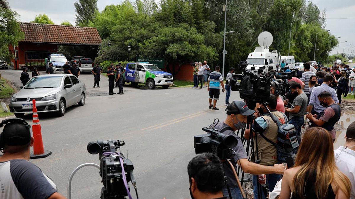 Los testigos de los últimos días de Maradona aseguran que murió solo y triste y que no estaba siendo bien atendido. Se investigan las causas del deceso del futbolista más importante de todos los tiempos.