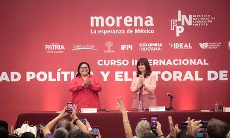 Cristina Kirchner reapareció en un acto organizado por el Instituto Nacional de Formación Política de Morena y el Instituto Patria. Cristina Kirchner reapareció en un acto organizado por el Instituto Nacional de Formación Política de Morena y el Instituto Patria.