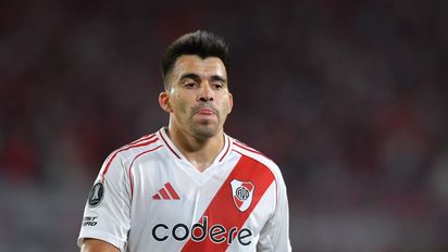 Leonardo Astrada fue con los tapones de punta contra el Huevo Acuña: 