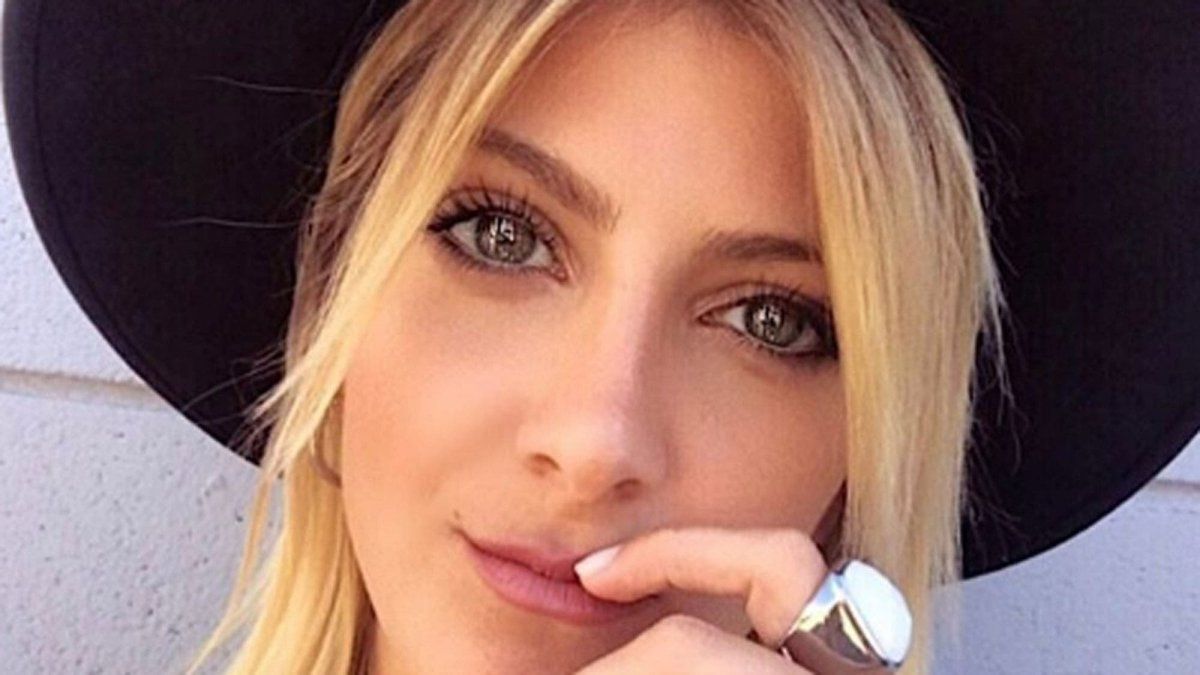 Candela Ruggeri noqueó a sus fans con un diminuto top blanco