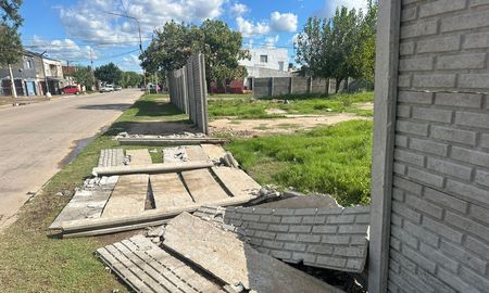 Causaron destrozos para robar en el Club Deportivo Santa Rosa de Lima, en un momento en el que la institución está acondicionando su cancha, para disputar los partidos de Liga Santafesina. Causaron destrozos para robar en el Club Deportivo Santa Rosa de Lima, en un momento en el que la institución está acondicionando su cancha, para disputar los partidos de Liga Santafesina.