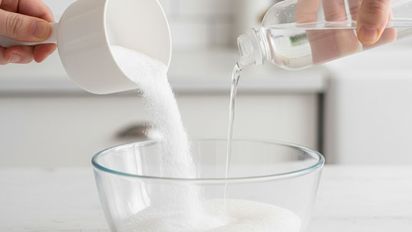 Juntar agua oxigenada con bicarbonato: para qué sirve y por qué recomiendan hacerlo