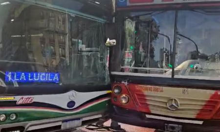 Un fuerte accidente entre dos colectivos en Buenos Aires dejó 26 personas heridas. Un fuerte accidente entre dos colectivos en Buenos Aires dejó 26 personas heridas.
