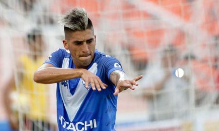 Leandro Fernández jugó en Vélez e Independiente, entre otros clubes. Actualmente, juega en la U de Chile. Leandro Fernández jugó en Vélez e Independiente, entre otros clubes. Actualmente, juega en la U de Chile.