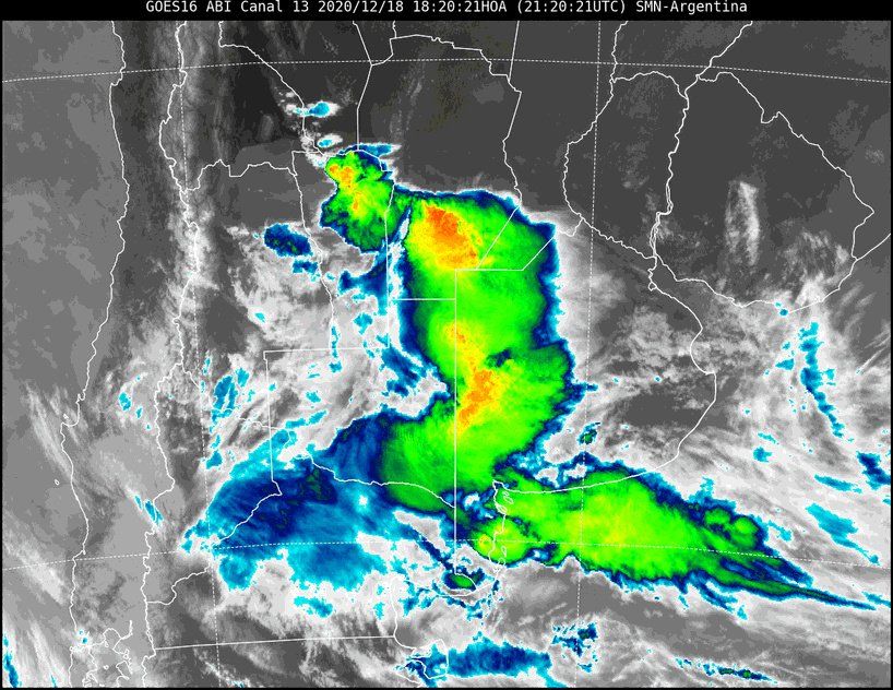 En la imagen satelital se observa una gran masa nubosa asociada a inestabilidad, que produce lluvias y tormentas en las provincias de La Pampa, oeste y noroeste de Buenos Aires, sur de Córdoba y San Luis.